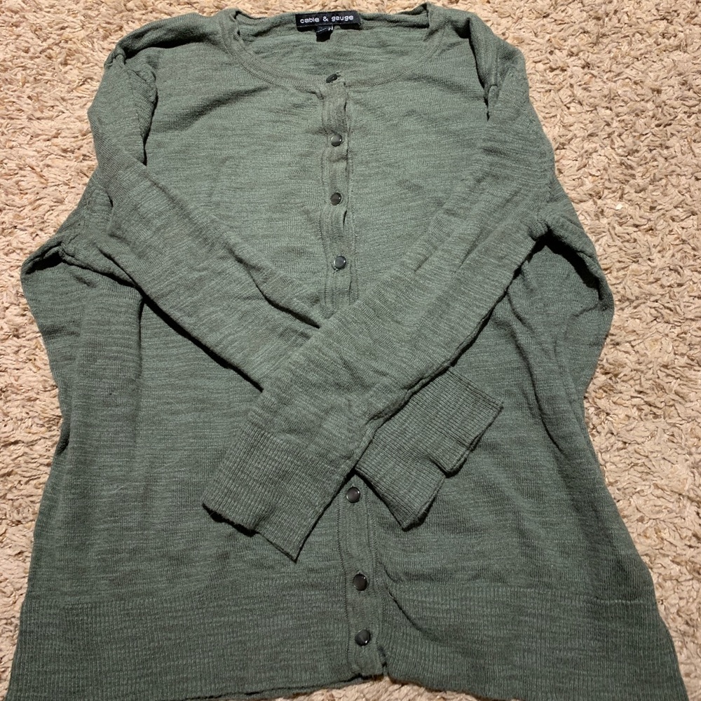 Quarter sleeve sweater